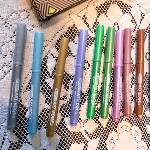 BACK TO SCHOOL!                        9 piece Crayola metallic  art pens